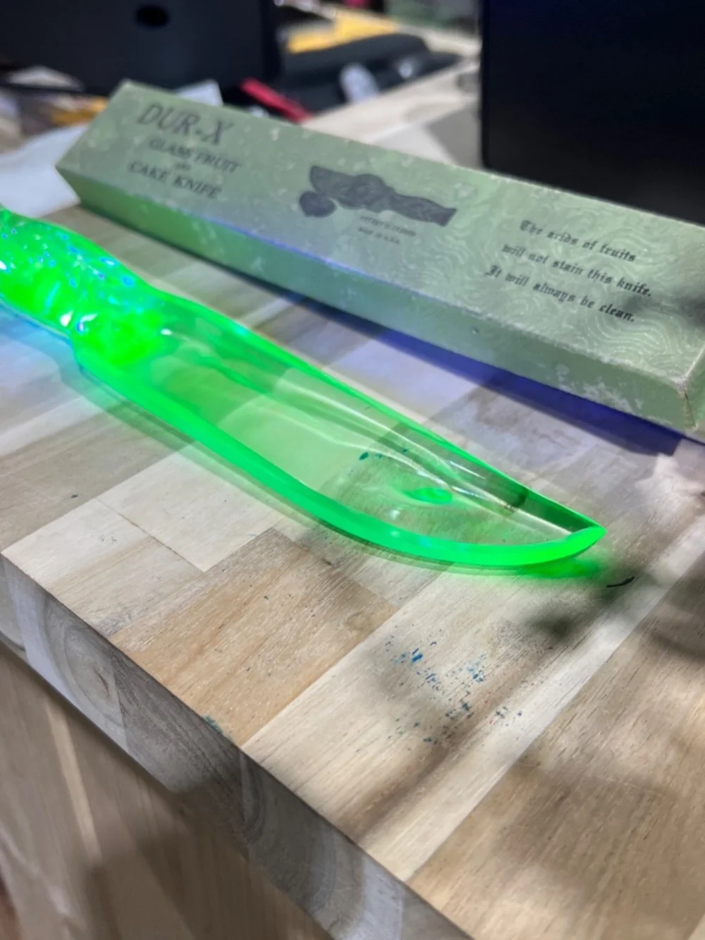 Dur-x green Uranium glass knife